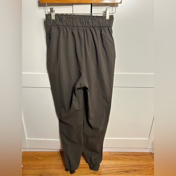 Lululemon keep moving jogger size 2 - Picture 6 of 6